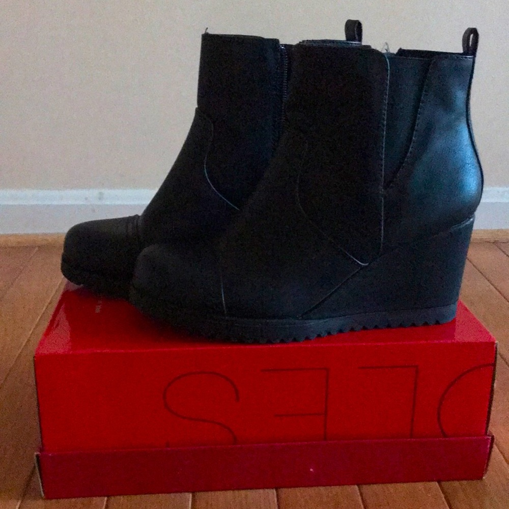 Super cute ankle boots